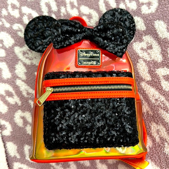 Brand new with tag Halloween Disney loungefly for 2023 - Picture 1 of 7